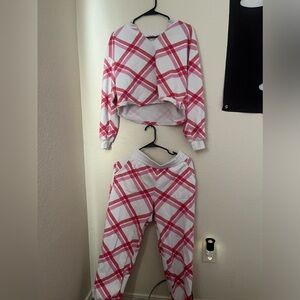 This is a two piece set from target the top is a xs and the bottoms are small